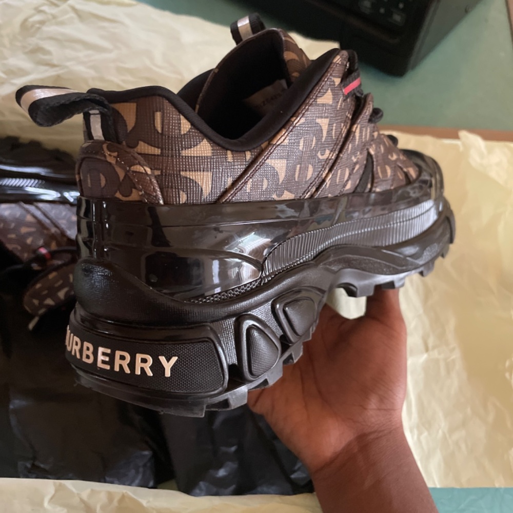 Burberry shoes - Picture 4 of 4